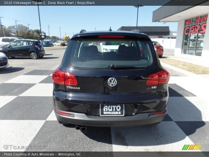 Deep Black Pearl / Beige/Black 2016 Volkswagen Tiguan S