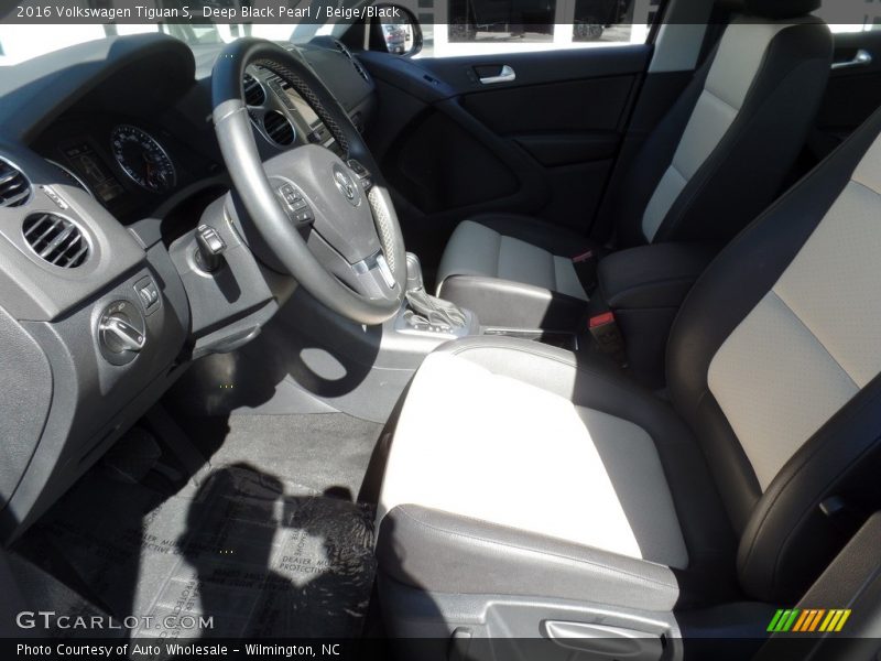 Deep Black Pearl / Beige/Black 2016 Volkswagen Tiguan S