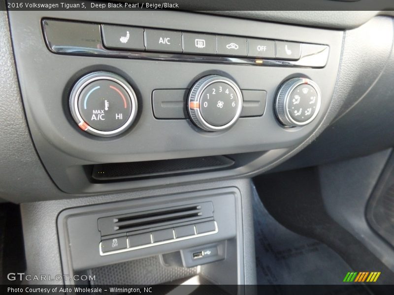 Deep Black Pearl / Beige/Black 2016 Volkswagen Tiguan S