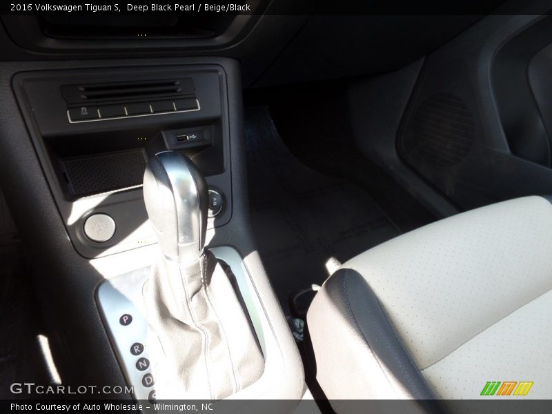 Deep Black Pearl / Beige/Black 2016 Volkswagen Tiguan S