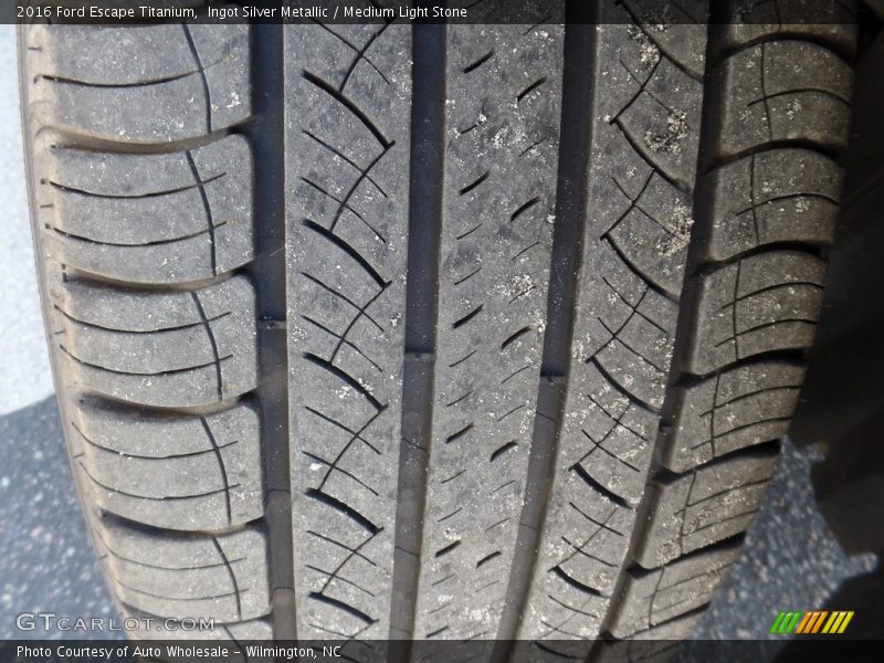 Ingot Silver Metallic / Medium Light Stone 2016 Ford Escape Titanium