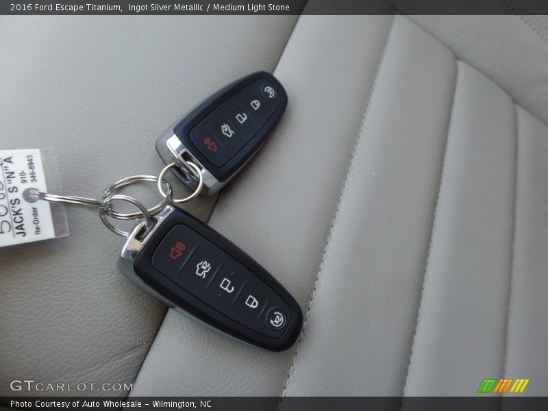 Ingot Silver Metallic / Medium Light Stone 2016 Ford Escape Titanium