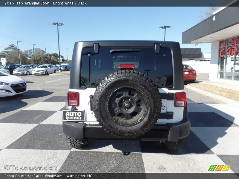 Bright White / Black 2016 Jeep Wrangler Sport