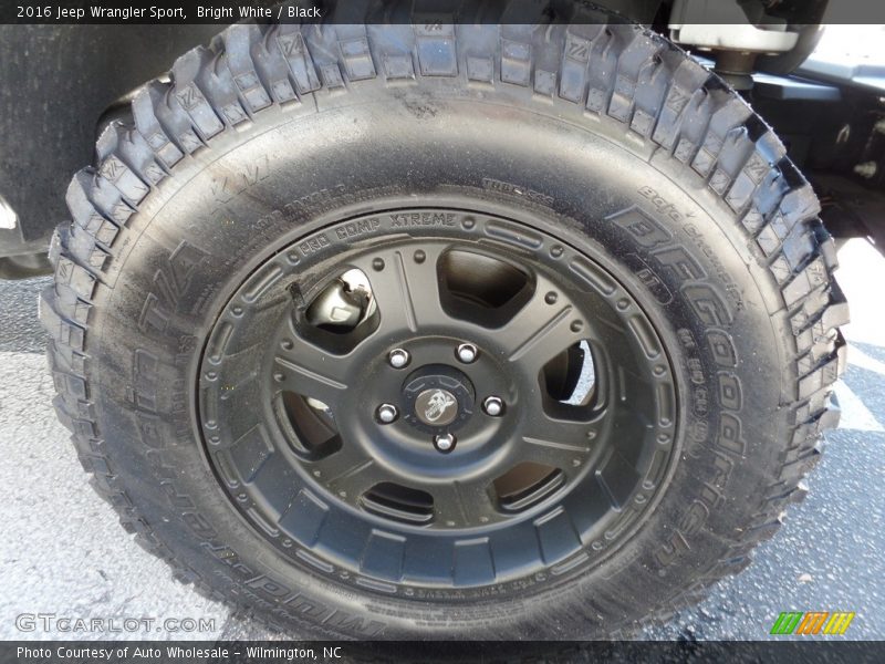 Bright White / Black 2016 Jeep Wrangler Sport