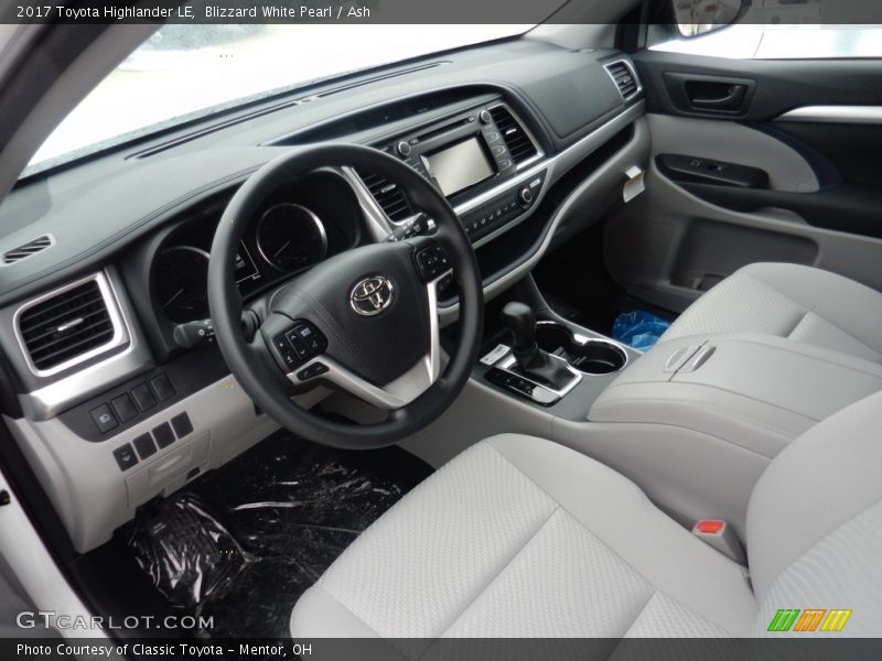  2017 Highlander LE Ash Interior
