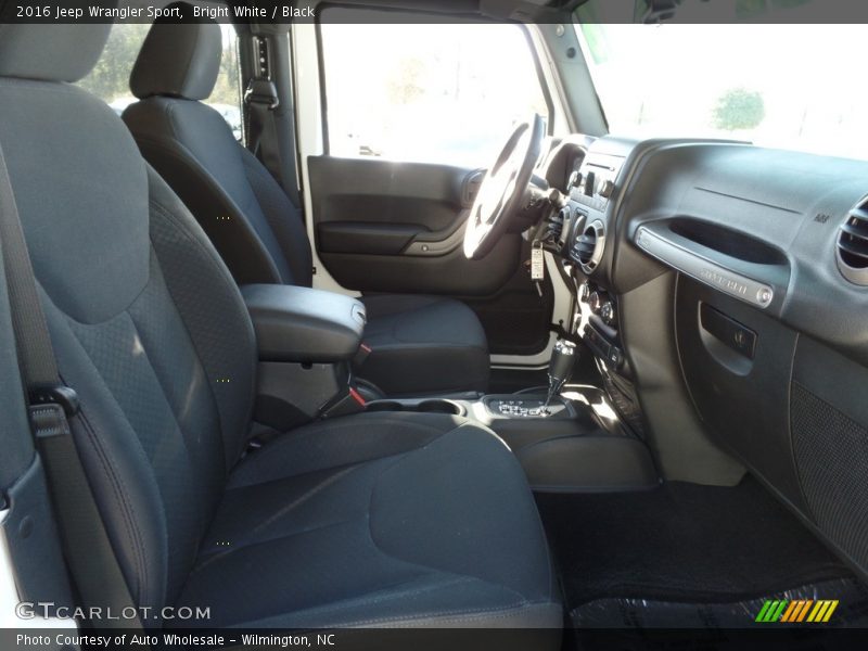 Bright White / Black 2016 Jeep Wrangler Sport