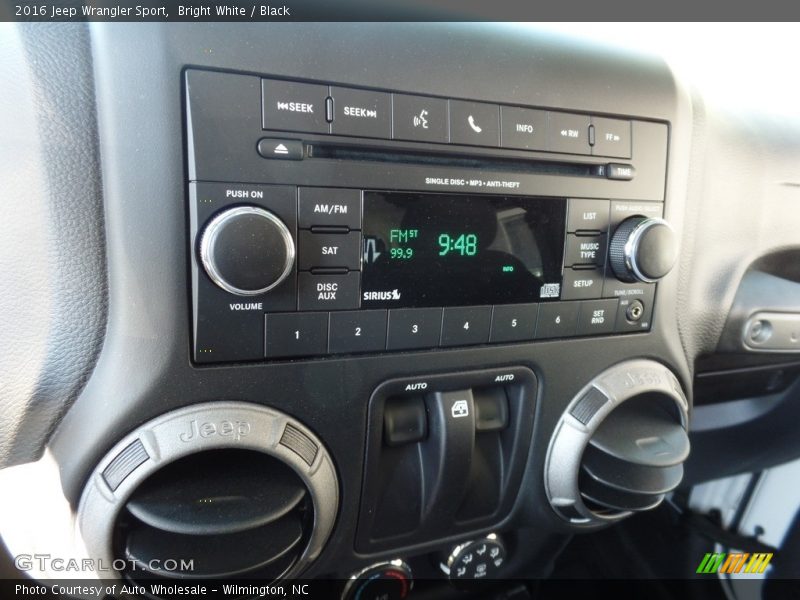 Bright White / Black 2016 Jeep Wrangler Sport
