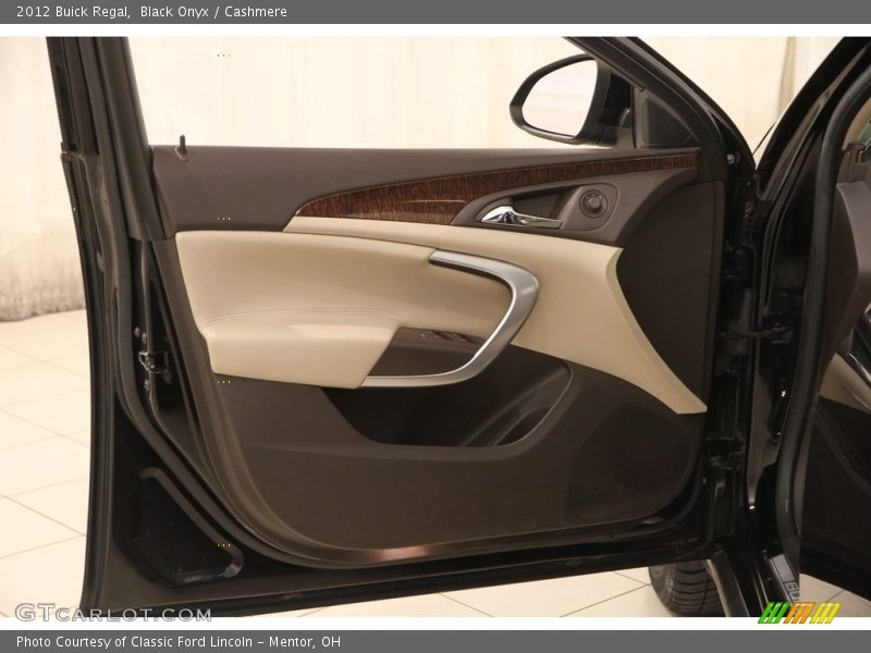 Black Onyx / Cashmere 2012 Buick Regal