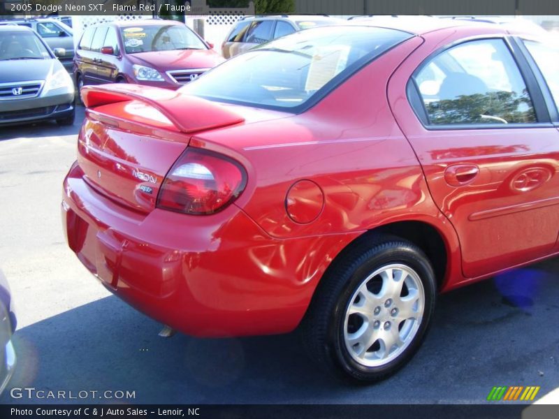 Flame Red / Taupe 2005 Dodge Neon SXT