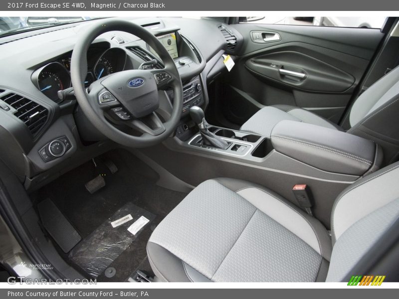 Magnetic / Charcoal Black 2017 Ford Escape SE 4WD