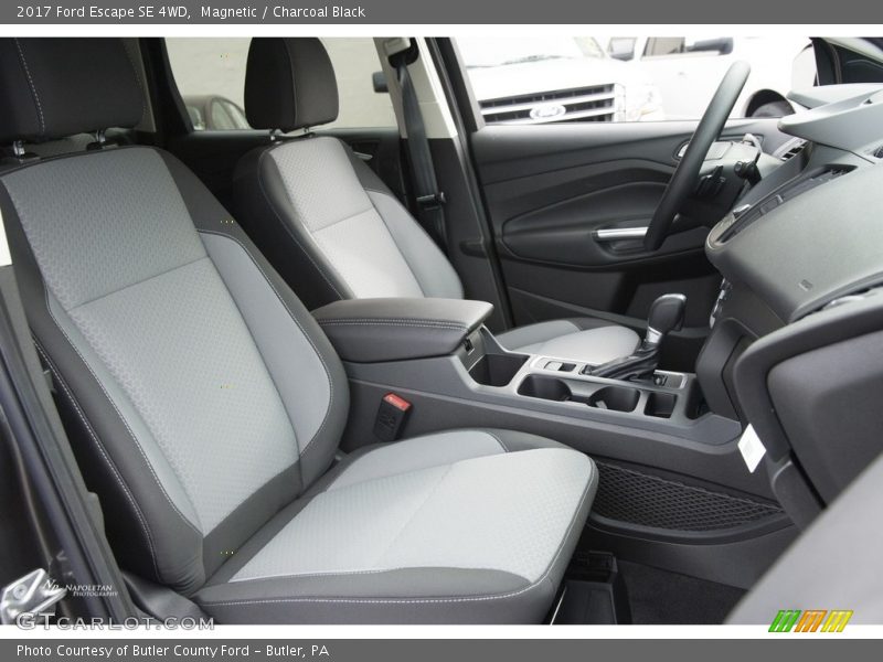 Magnetic / Charcoal Black 2017 Ford Escape SE 4WD