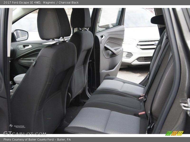 Magnetic / Charcoal Black 2017 Ford Escape SE 4WD