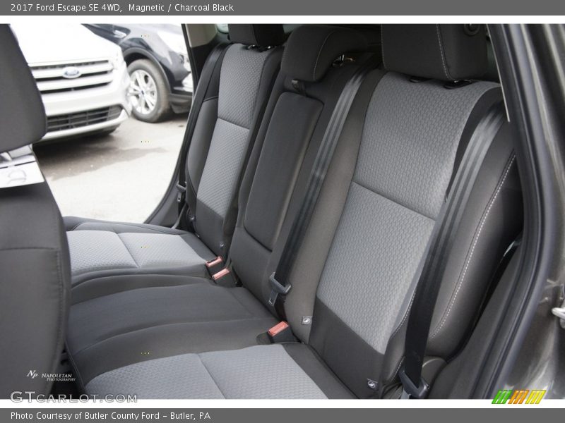 Magnetic / Charcoal Black 2017 Ford Escape SE 4WD