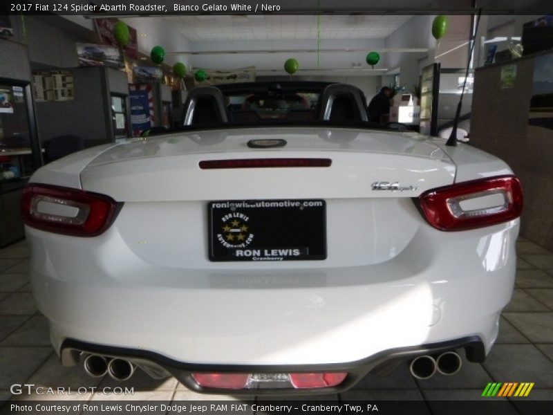 Bianco Gelato White / Nero 2017 Fiat 124 Spider Abarth Roadster