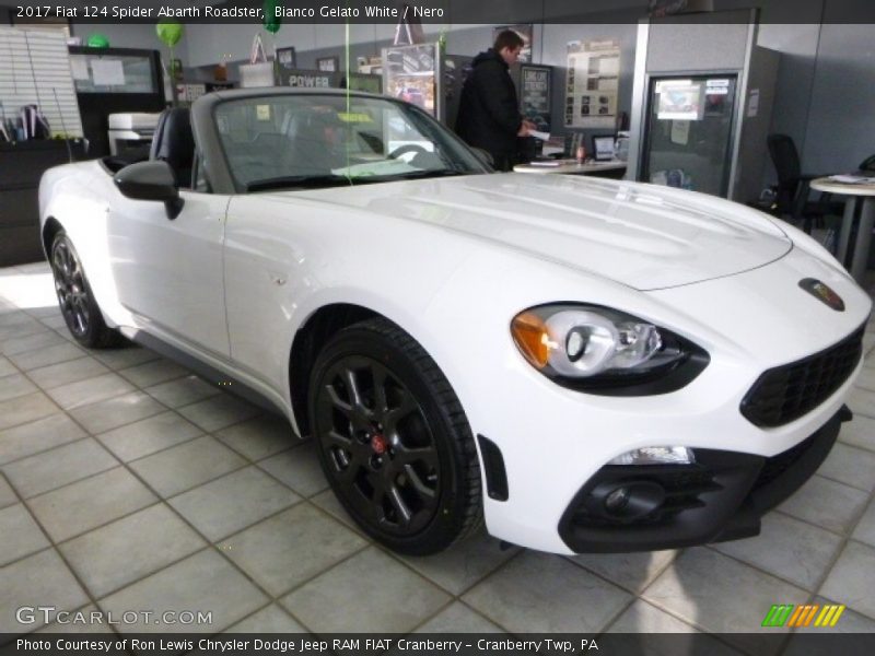 Bianco Gelato White / Nero 2017 Fiat 124 Spider Abarth Roadster