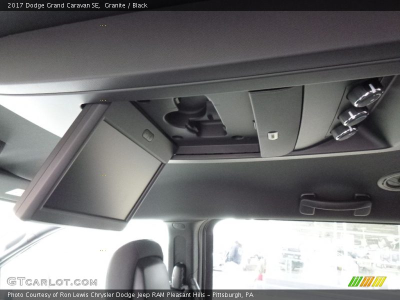 Granite / Black 2017 Dodge Grand Caravan SE