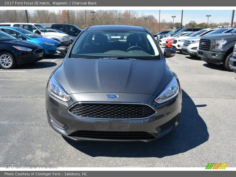 Magnetic / Charcoal Black 2017 Ford Focus SE Hatch