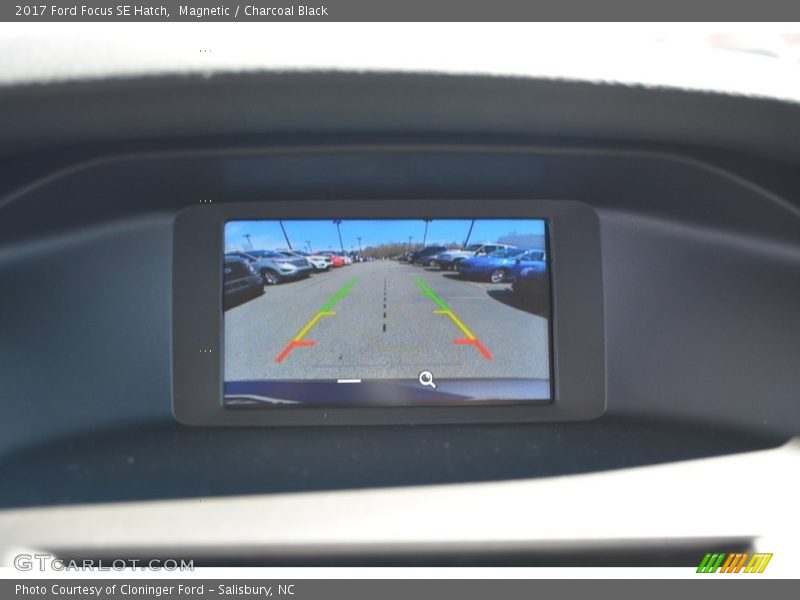 Magnetic / Charcoal Black 2017 Ford Focus SE Hatch