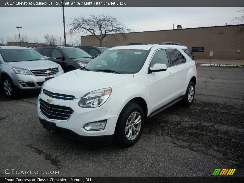 Summit White / Light Titanium/Jet Black 2017 Chevrolet Equinox LT