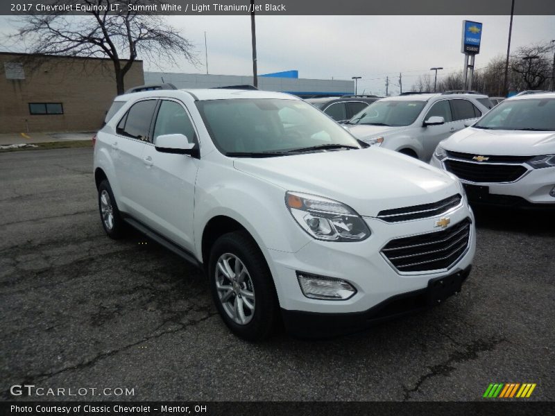 Summit White / Light Titanium/Jet Black 2017 Chevrolet Equinox LT