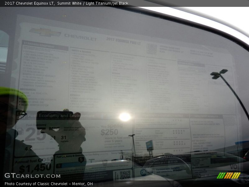 Summit White / Light Titanium/Jet Black 2017 Chevrolet Equinox LT