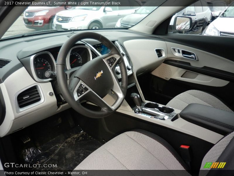 Summit White / Light Titanium/Jet Black 2017 Chevrolet Equinox LT