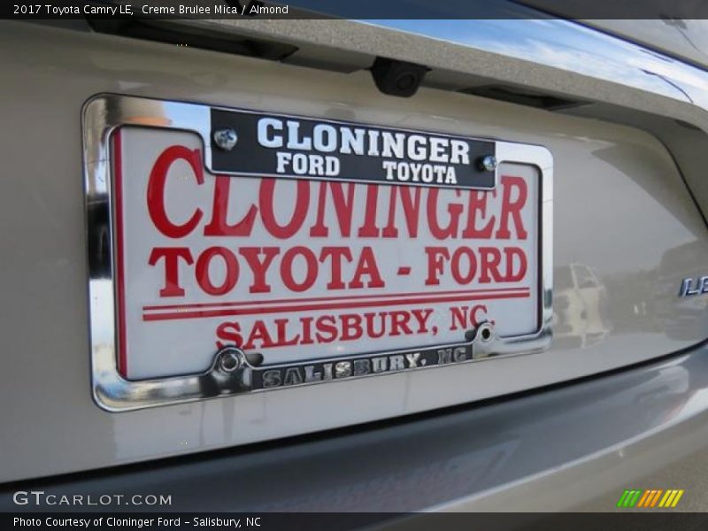 Creme Brulee Mica / Almond 2017 Toyota Camry LE