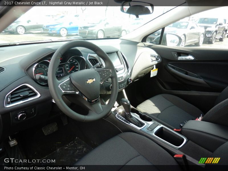 Nightfall Gray Metallic / Jet Black 2017 Chevrolet Cruze LT