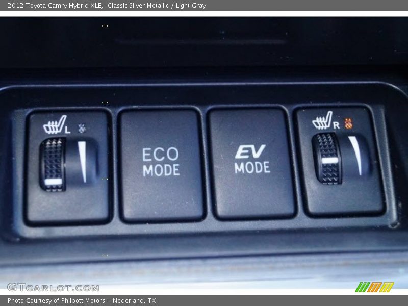 Classic Silver Metallic / Light Gray 2012 Toyota Camry Hybrid XLE