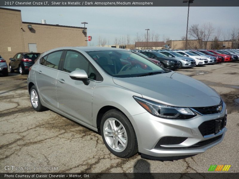 Front 3/4 View of 2017 Cruze LT