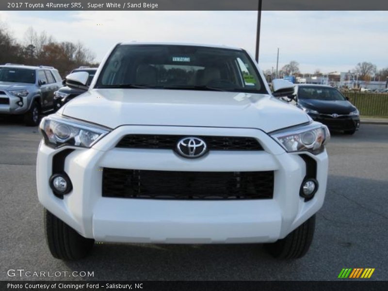 Super White / Sand Beige 2017 Toyota 4Runner SR5