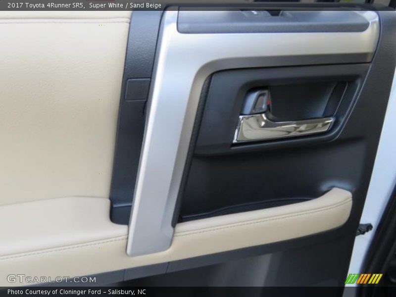 Super White / Sand Beige 2017 Toyota 4Runner SR5