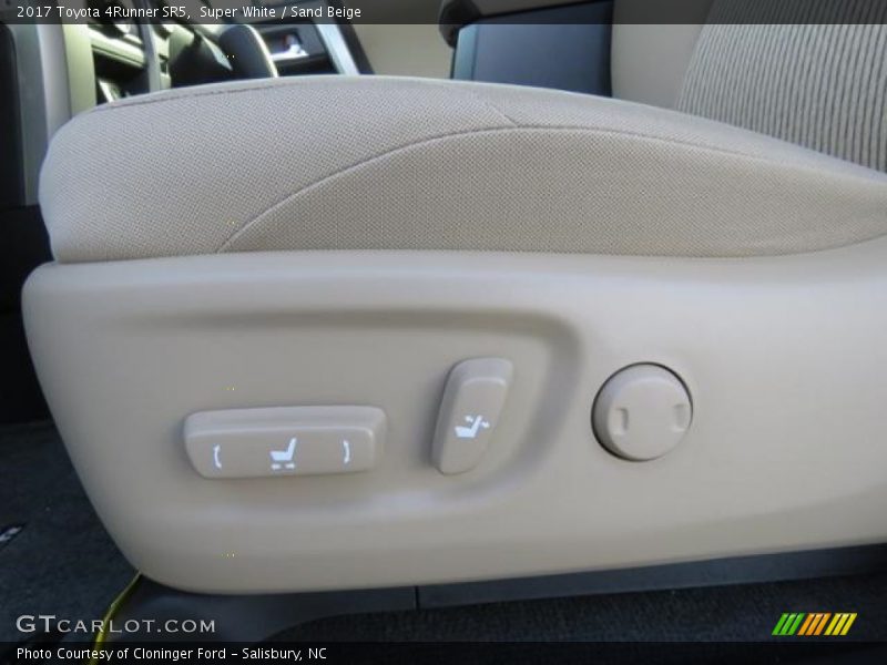 Super White / Sand Beige 2017 Toyota 4Runner SR5