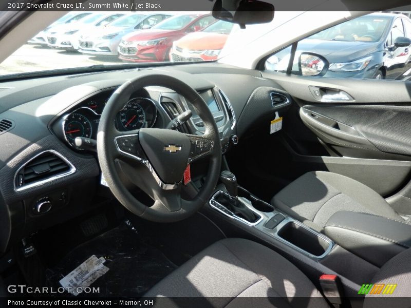 Summit White / Jet Black 2017 Chevrolet Cruze LT