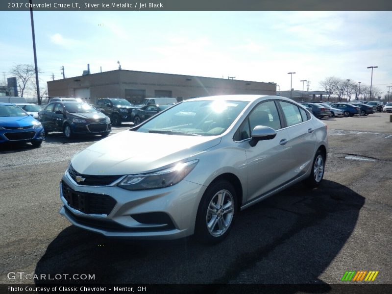 Silver Ice Metallic / Jet Black 2017 Chevrolet Cruze LT
