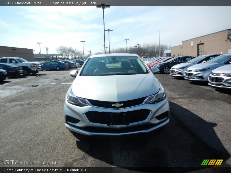 Silver Ice Metallic / Jet Black 2017 Chevrolet Cruze LT