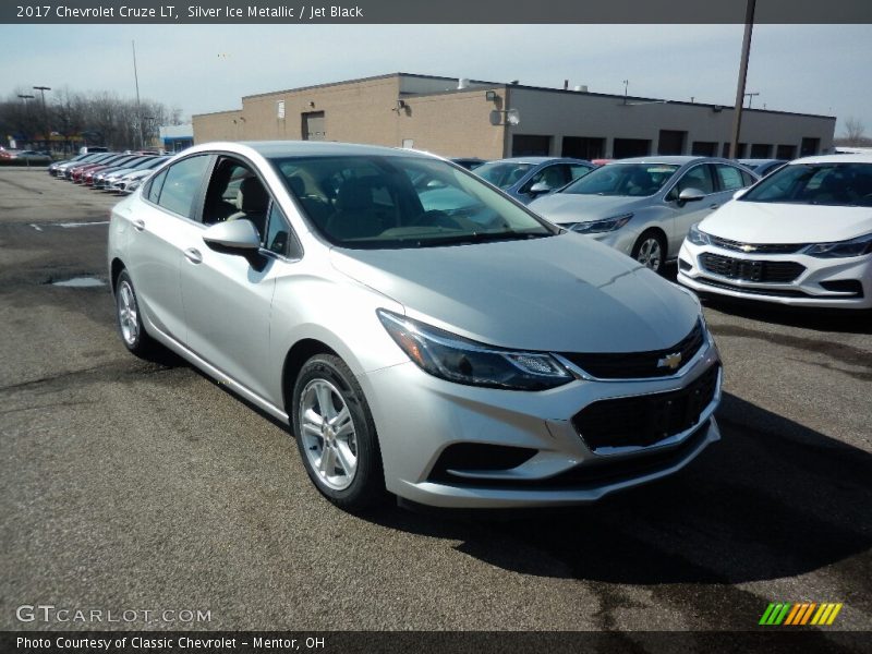 Silver Ice Metallic / Jet Black 2017 Chevrolet Cruze LT
