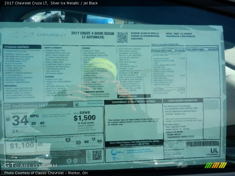 Silver Ice Metallic / Jet Black 2017 Chevrolet Cruze LT