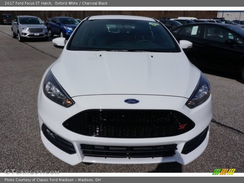 Oxford White / Charcoal Black 2017 Ford Focus ST Hatch