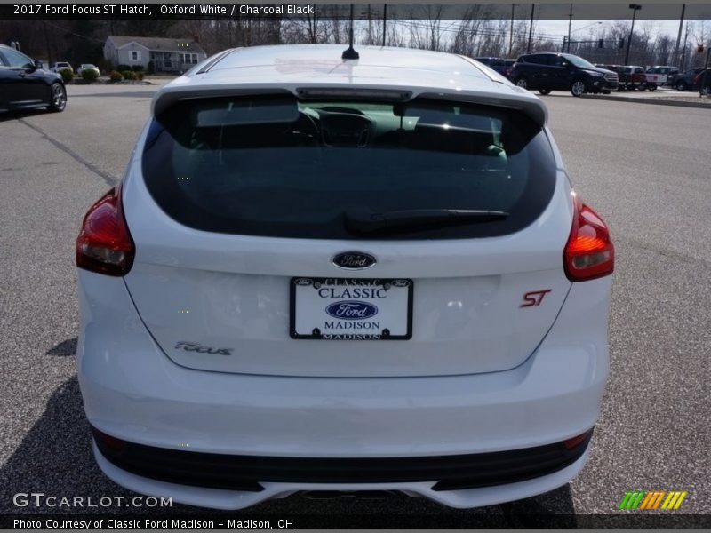 Oxford White / Charcoal Black 2017 Ford Focus ST Hatch
