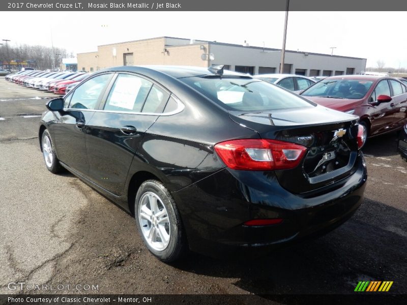 Mosaic Black Metallic / Jet Black 2017 Chevrolet Cruze LT
