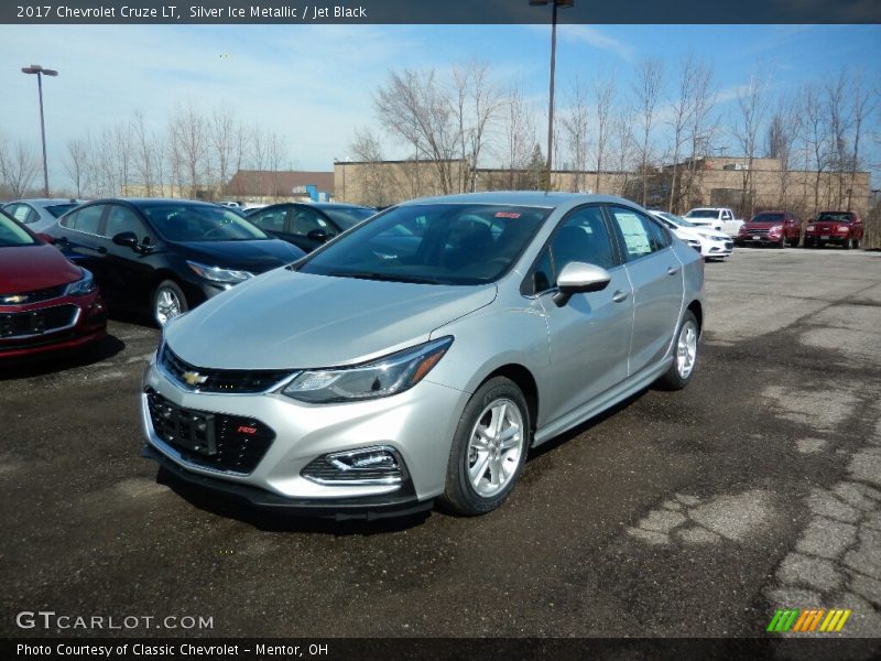 Silver Ice Metallic / Jet Black 2017 Chevrolet Cruze LT
