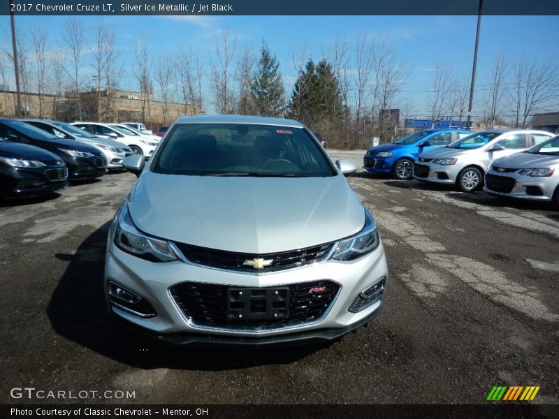 Silver Ice Metallic / Jet Black 2017 Chevrolet Cruze LT