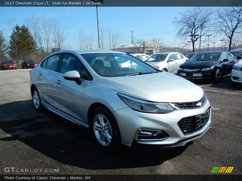 Silver Ice Metallic / Jet Black 2017 Chevrolet Cruze LT