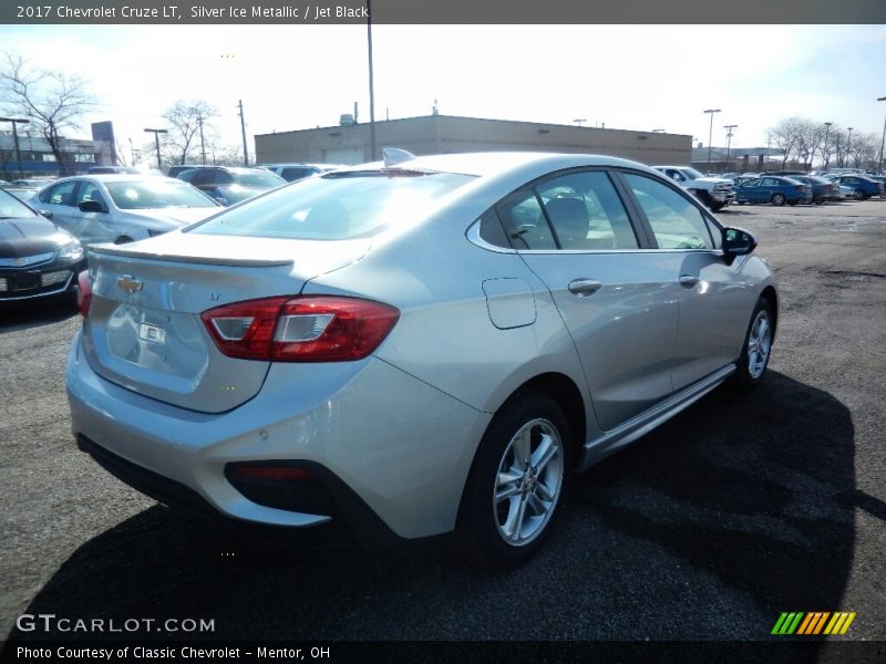 Silver Ice Metallic / Jet Black 2017 Chevrolet Cruze LT