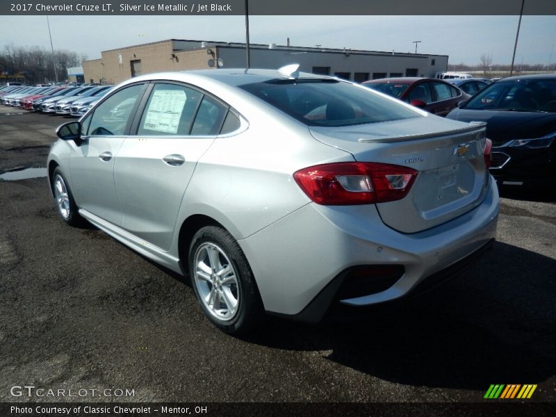 Silver Ice Metallic / Jet Black 2017 Chevrolet Cruze LT