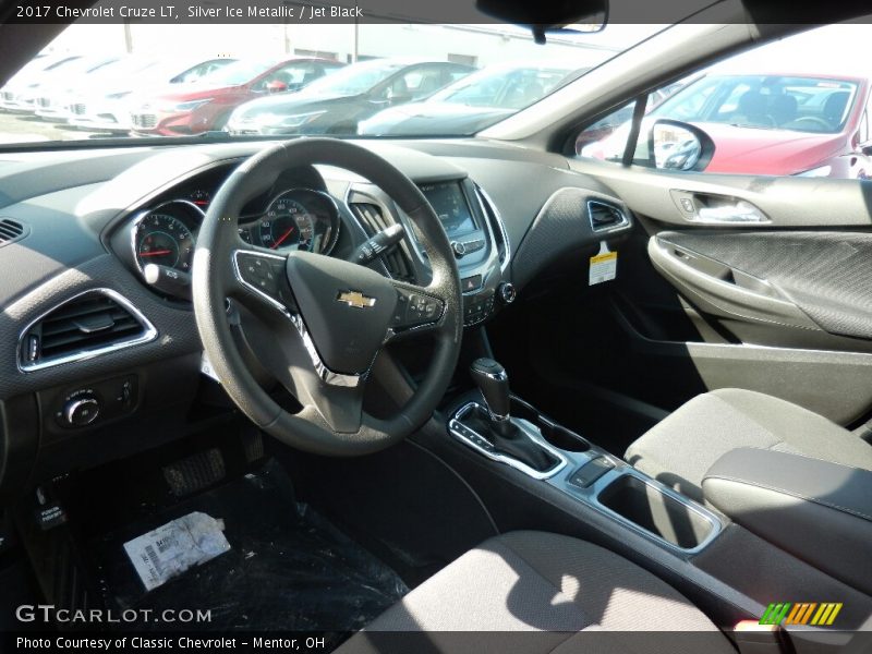 Silver Ice Metallic / Jet Black 2017 Chevrolet Cruze LT