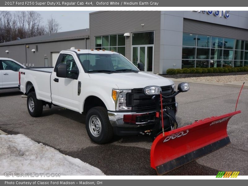 Oxford White / Medium Earth Gray 2017 Ford F250 Super Duty XL Regular Cab 4x4