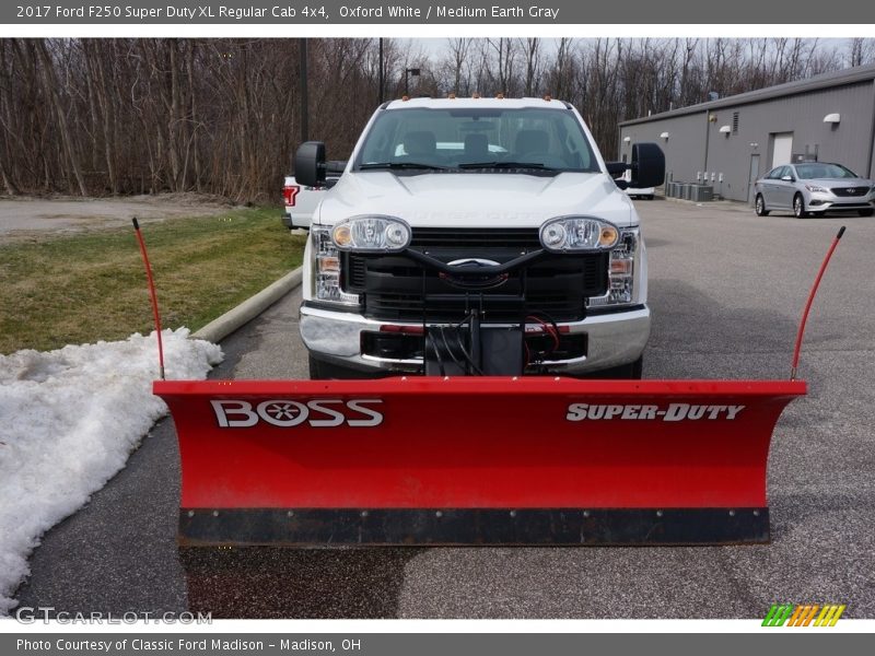 Oxford White / Medium Earth Gray 2017 Ford F250 Super Duty XL Regular Cab 4x4