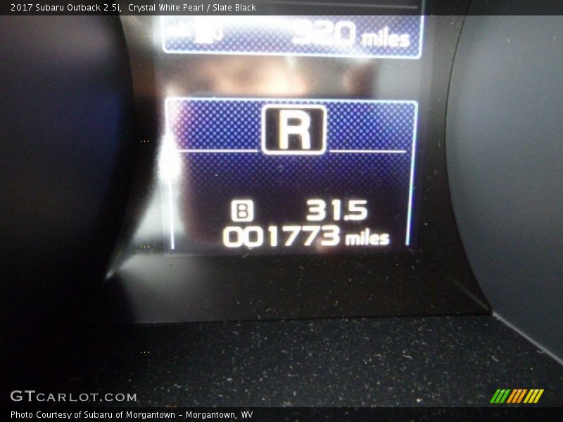 Crystal White Pearl / Slate Black 2017 Subaru Outback 2.5i